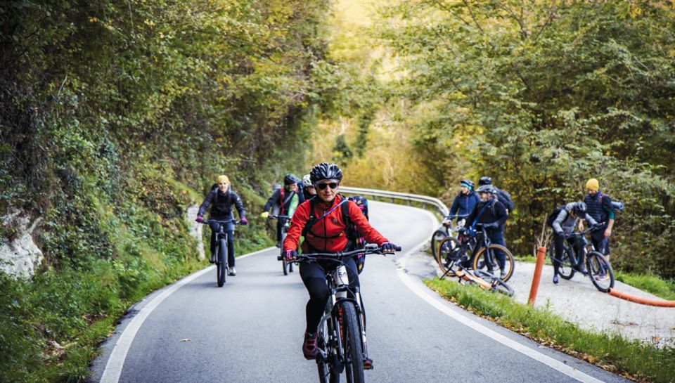 Valdobbiadene: Guided E-Bike Tour in Prosecco Hills - The first hill stops: guided time plus room for photos