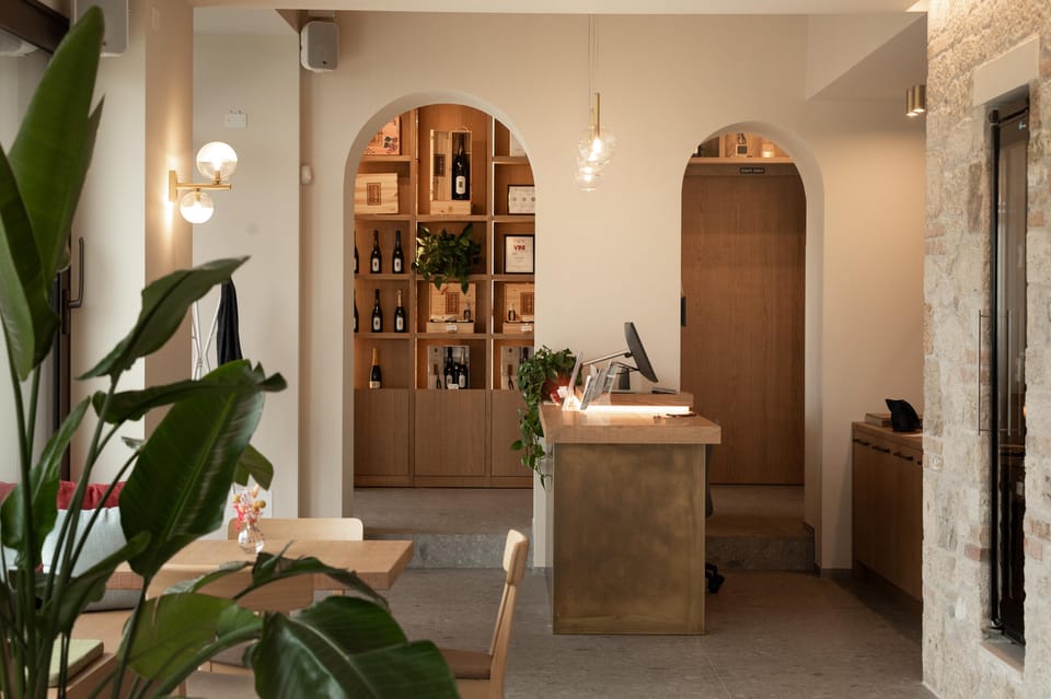Valdobbiadene: Prosecco tasting with winery & vineyard tour - Panoramic tasting room: your flight of 7 Adami Proseccos