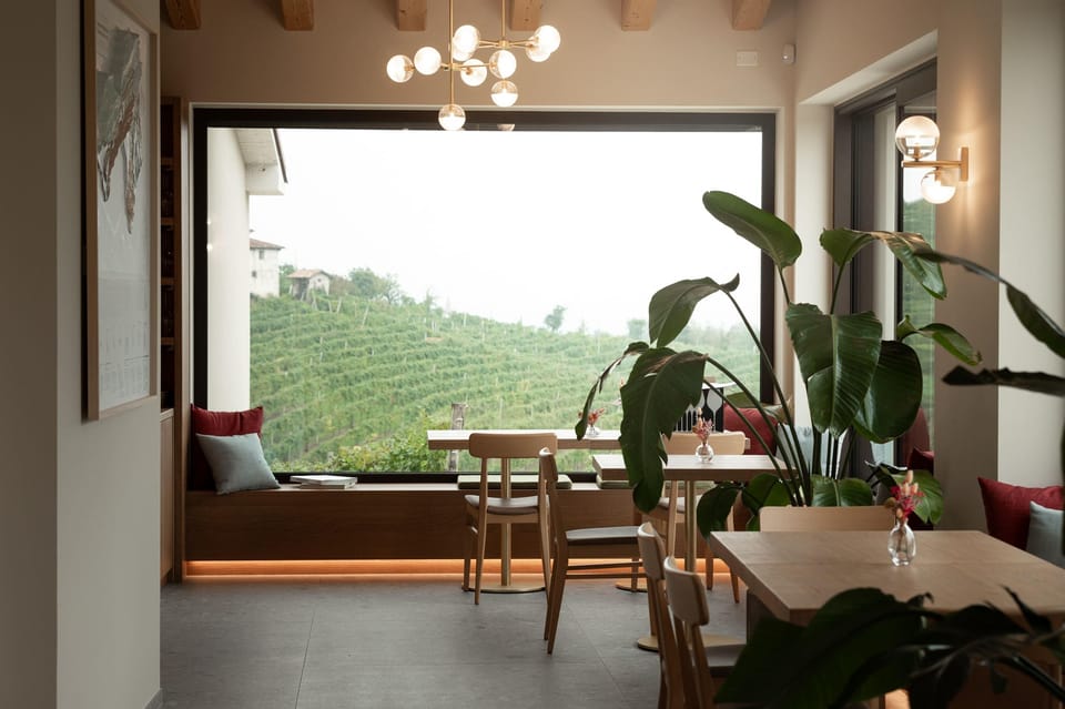 Valdobbiadene: Prosecco tasting with winery & vineyard tour - Breadsticks and optional cicchetti: how food changes the tasting